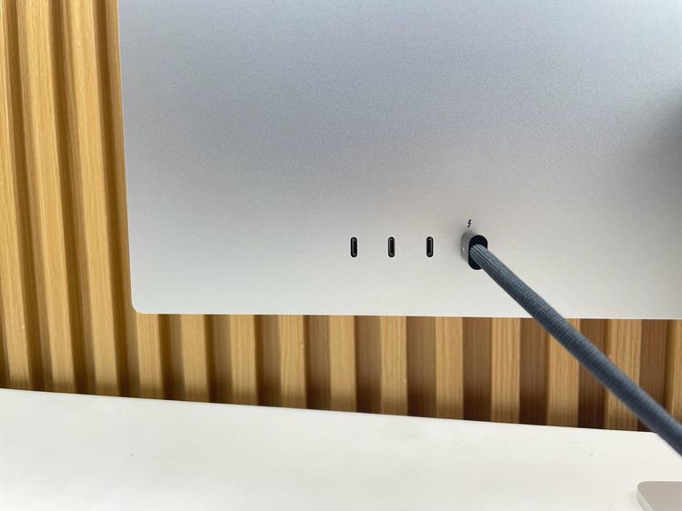 Studio Display 27-inch Retina 5K Stand Glass รูปที่ 9