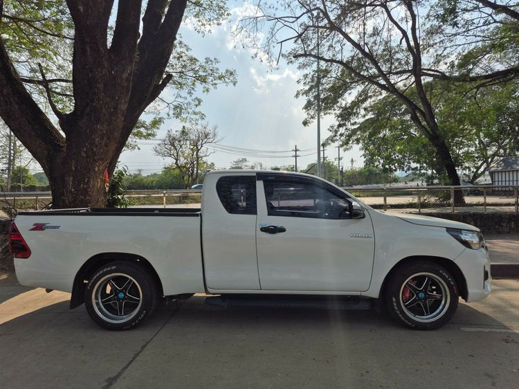 Toyota Hilux Revo 2019 2.4 J Plus Pickup ดีเซล เกียร์ธรรมดา ขาว