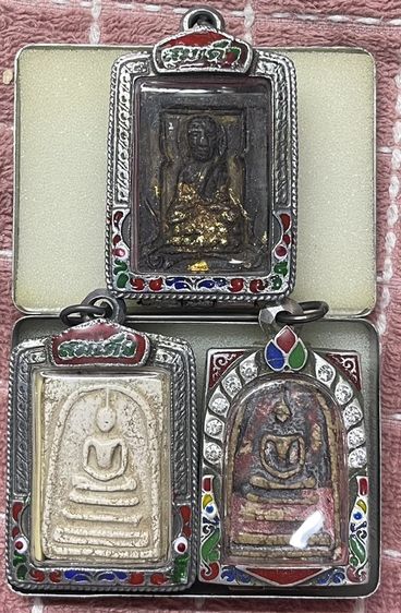 พระเครื่องต่างๆ เซท 3 องค์ 200 บาท