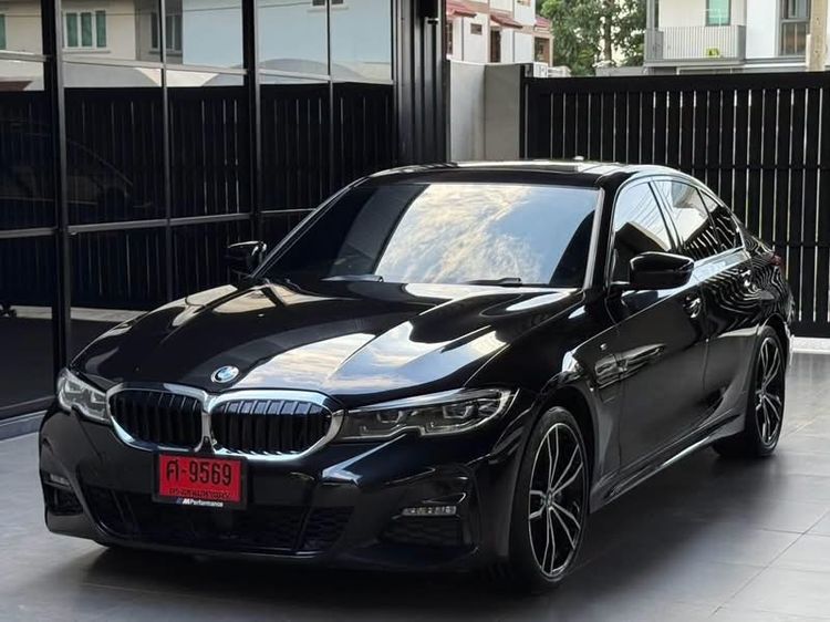 รถ BMW Series 3 330e สี ดำ