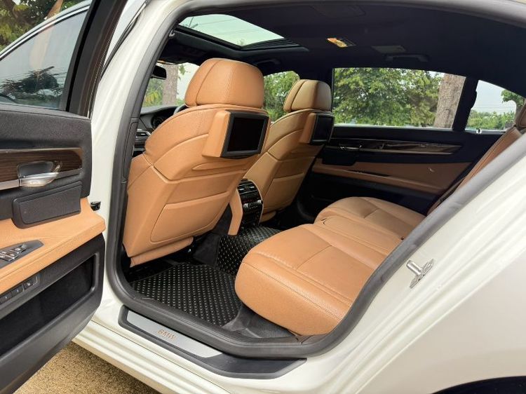 BMW Series 7 2012 740Li Sedan เบนซิน ไม่ติดแก๊ส เกียร์อัตโนมัติ ขาว รูปที่ 3