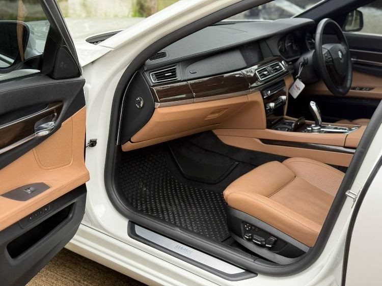 BMW Series 7 2012 740Li Sedan เบนซิน ไม่ติดแก๊ส เกียร์อัตโนมัติ ขาว รูปที่ 4