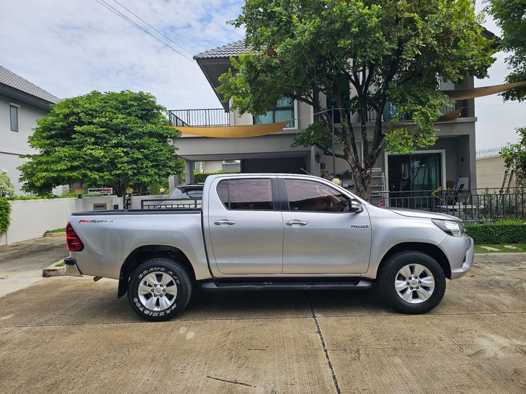 รถ Toyota Hilux Revo 2.4 E Prerunner สี เงิน