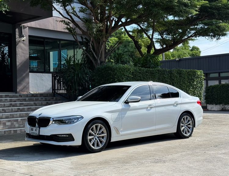 BMW Series 5 2020 530e Sedan ปลั๊กอินไฮบริด (PHEV) ไม่ติดแก๊ส เกียร์อัตโนมัติ ขาว รูปที่ 4