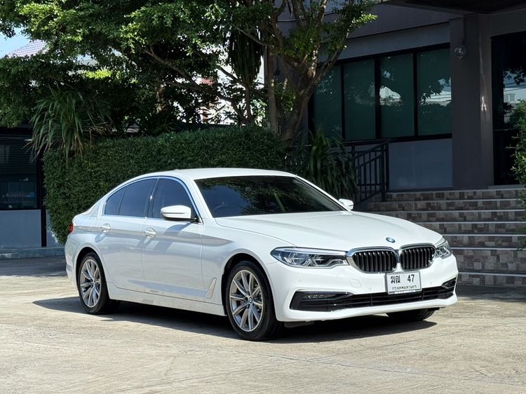 BMW Series 5 2020 530e Sedan ปลั๊กอินไฮบริด (PHEV) ไม่ติดแก๊ส เกียร์อัตโนมัติ ขาว