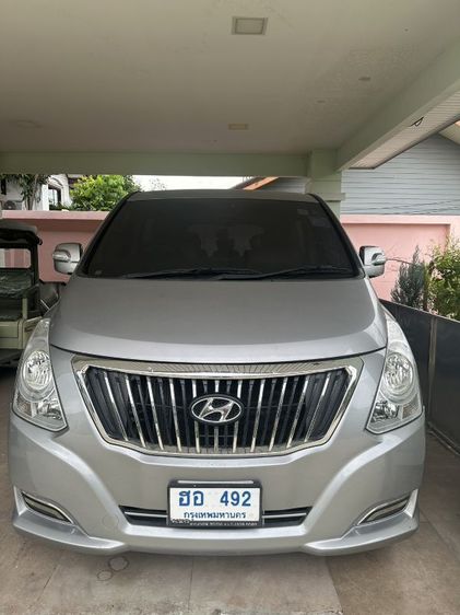 รถ Hyundai H-1  2.5 Elite NS สี บรอนซ์เงิน