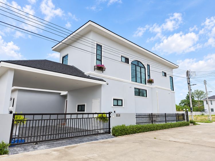 🏡✨ ขายพูลวิลล่าสร้างใหม่ 2 ชั้น พร้อมเฟอร์นิเจอร์ ทำเลสารภี เชียงใหม่