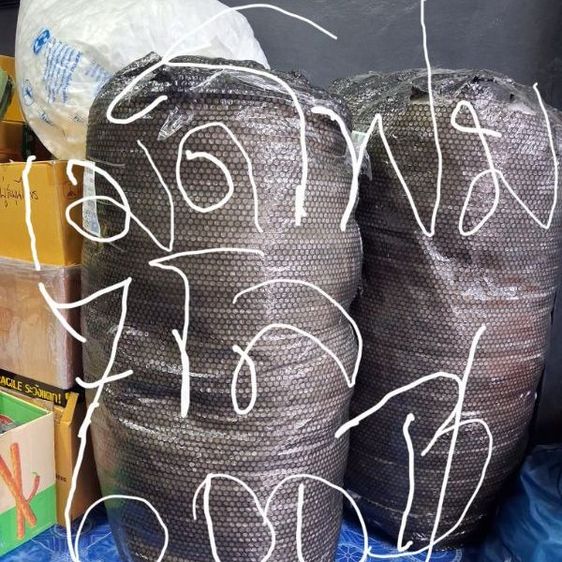 เม็ดโฟมใช้ในการแพ็คกล่องกันกระแทก ขายถูกกว่าต้นทุนซื้อมา ปกตกระสอบใหญ่ 500บาท เราลดเหลือ 350 บาทเท่านั้น