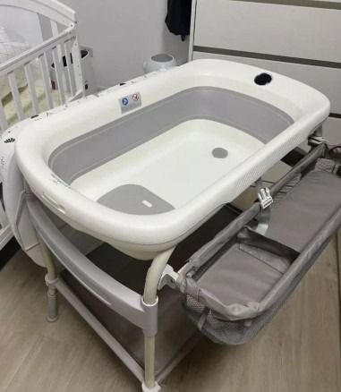 อ่างอาบน้ำเด็ก ฺBabies Plus  มีที่วัดอุณหภูมิน้ำ  โต๊ะเปลี่ยนผ้าอ้อม