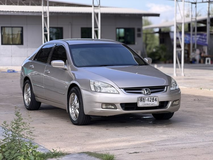 รถ Honda Accord 2.0 E i-VTEC สี บรอนซ์เงิน