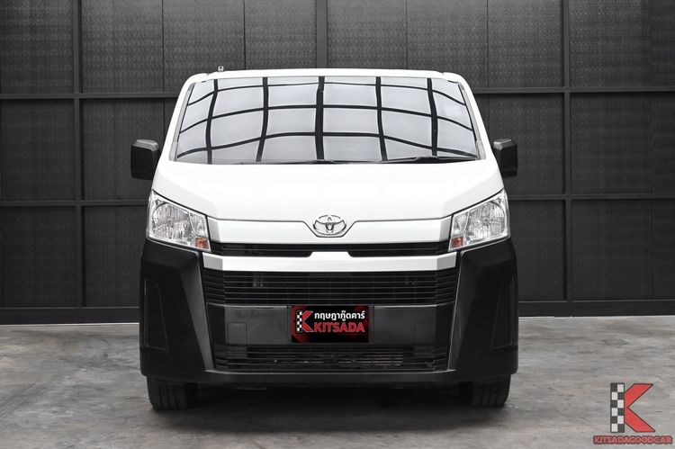 Toyota Hiace 2022 2.8 economy Van ดีเซล ไม่ติดแก๊ส เกียร์ธรรมดา ขาว รูปที่ 2