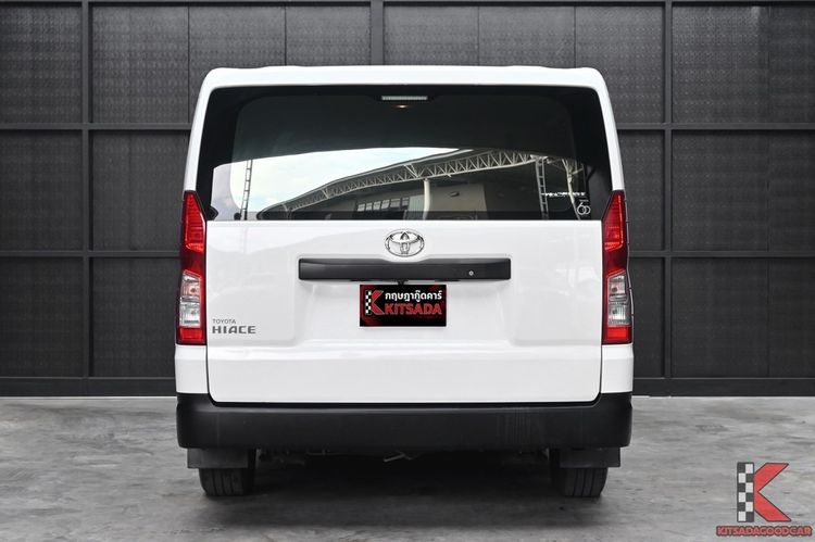 Toyota Hiace 2022 2.8 economy Van ดีเซล ไม่ติดแก๊ส เกียร์ธรรมดา ขาว รูปที่ 4