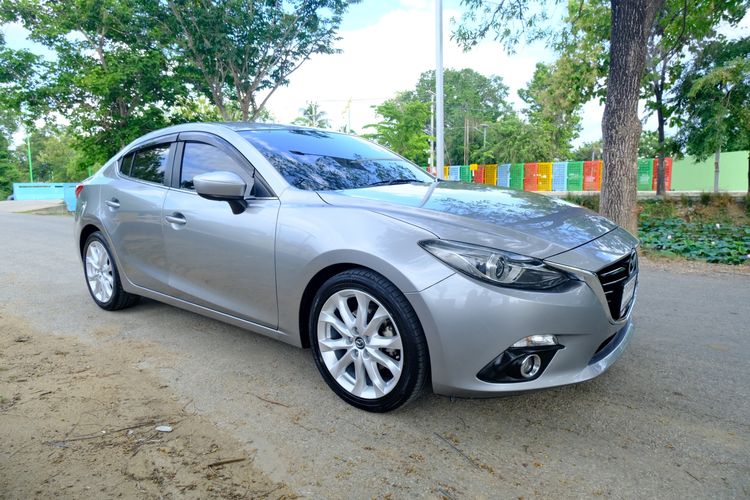 รถ Mazda Mazda3 2.0 S สี บรอนซ์เงิน