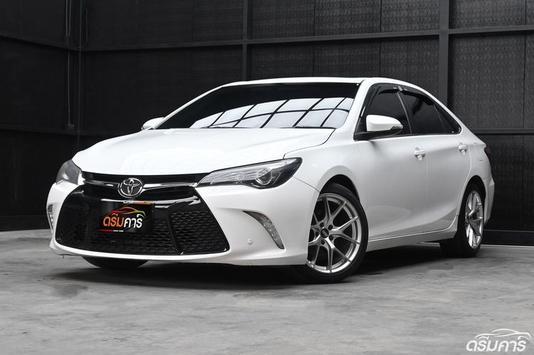 รถ Toyota Camry 2.5 Esport สี ขาว