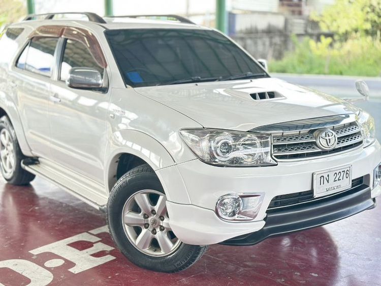 รถ Toyota Fortuner 3.0 V 4WD สี ขาว