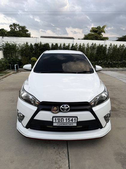รถ Toyota Yaris 1.5 E สี ขาว