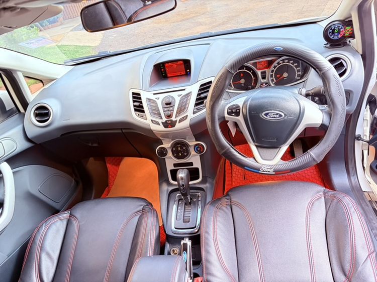 รถ Ford Fiesta 1.5 Sport สี ขาว