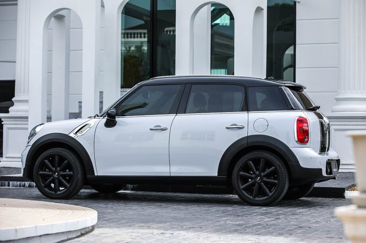 Mini COUNTRYMAN 2014 2.0 D Sedan ดีเซล ไม่ติดแก๊ส เกียร์อัตโนมัติ ขาว รูปที่ 2