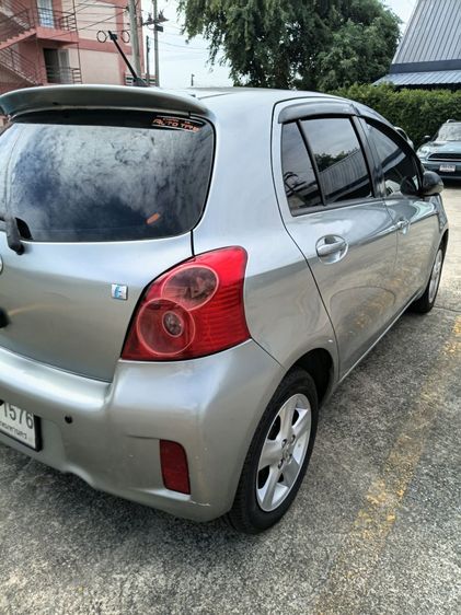 รถ Toyota Yaris 1.5 E สี บรอนซ์เงิน