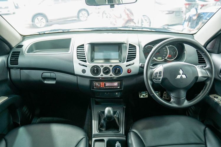 Mitsubishi Triton 2014 2.5 GLX Pickup ดีเซล ไม่ติดแก๊ส เกียร์ธรรมดา ขาว รูปที่ 4