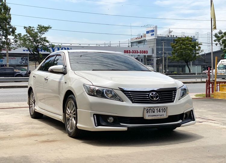 รถ Toyota Camry 2.0 G Extremo สี ขาว