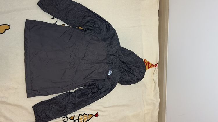 เสื้อแจ็กเก็ตมีฮู้ด The North Face สีเทา ด้านในบุขนนุ่มสีชมพู สินค้ามือสอง รูปที่ 3