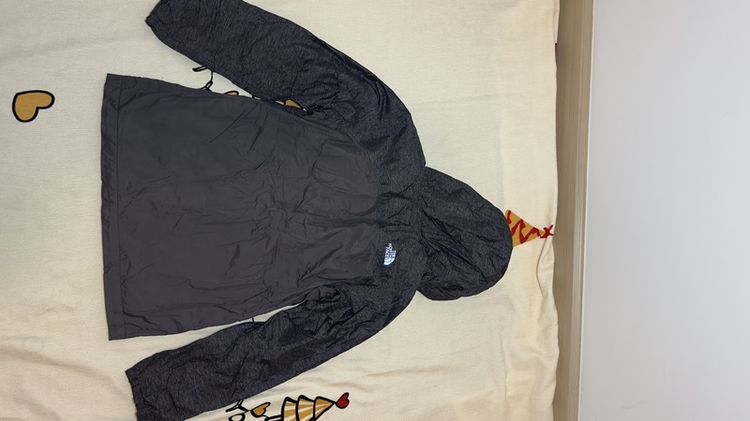 เสื้อแจ็กเก็ตมีฮู้ด The North Face สีเทา ด้านในบุขนนุ่มสีชมพู สินค้ามือสอง รูปที่ 6