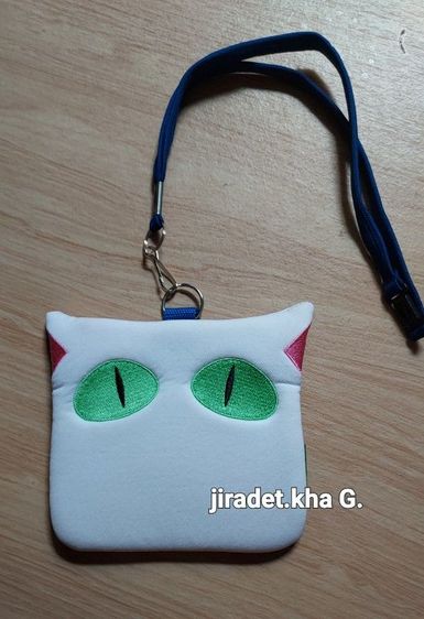 กระเป๋าห้อยคอ หน้าแมว ขนาดกระเป๋า 14×13 cm. กระเป๋านิ่ม สินค้าคัดมาจากโกดังสินค้าญี่ปุ่น สภาพใหม่