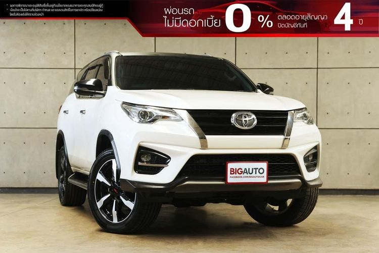 รถ Toyota Fortuner 2.8 TRD Sportivo 4WD สี ขาว