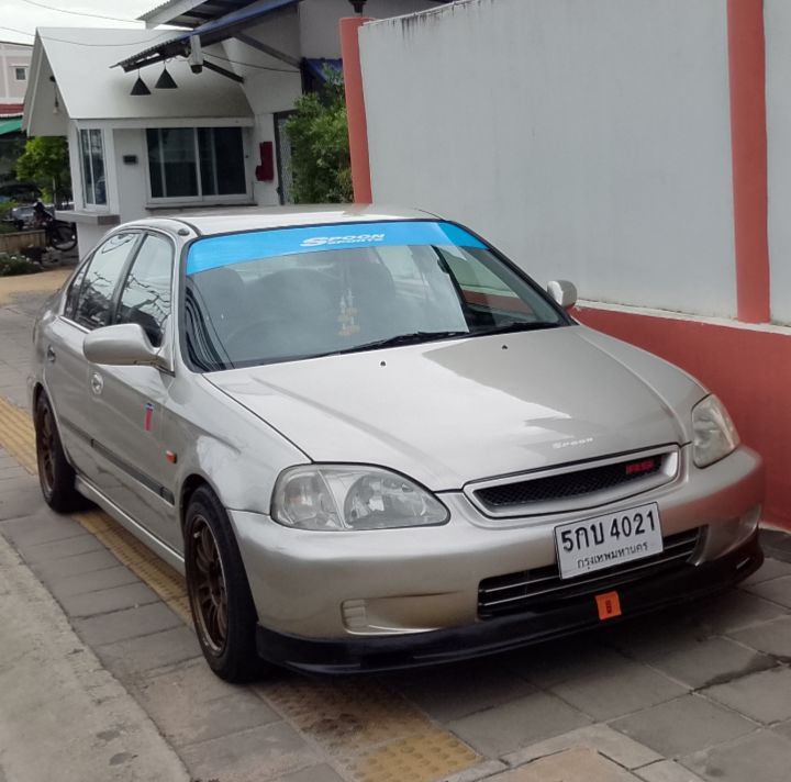 รถ Honda Civic 1.6 VTi สี น้ำตาล