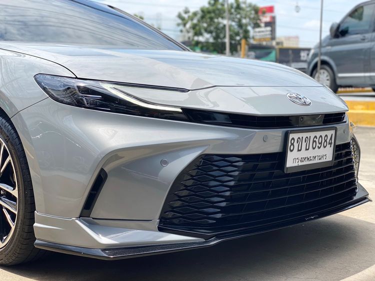 Toyota Camry 2025 2.5 HEV Premium Luxury Sedan ไฮบริด ไม่ติดแก๊ส เกียร์อัตโนมัติ เทา รูปที่ 2