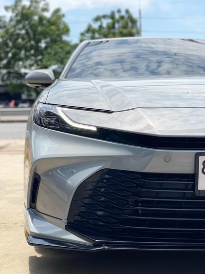 Toyota Camry 2025 2.5 HEV Premium Luxury Sedan ไฮบริด ไม่ติดแก๊ส เกียร์อัตโนมัติ เทา รูปที่ 3