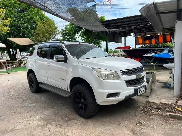 รถ Chevrolet Trailblazer 2.8 LTZ 4WD สี ขาว