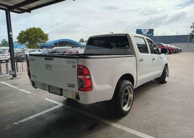 รถ Toyota Hilux Vigo 2.7 E สี ขาว
