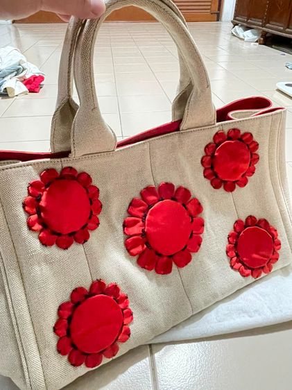 ผ้า หญิง เนื้อ ลดราคา Prada tote canvas flower Limited used 