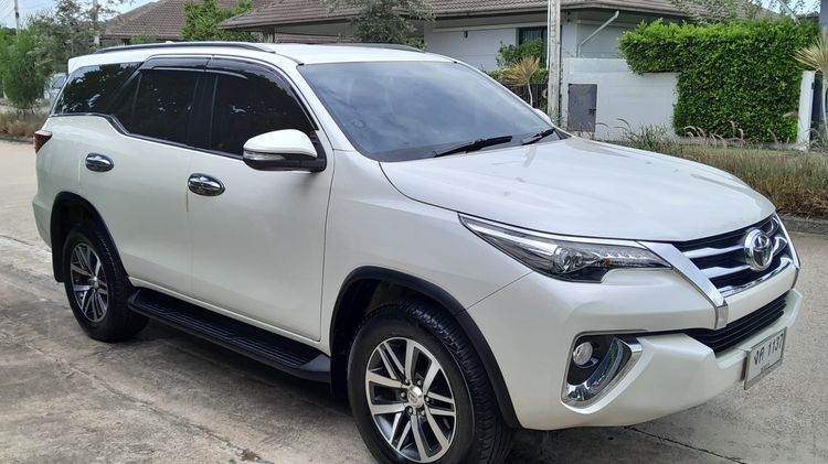 Toyota Fortuner 2017 2.4 V Sedan ดีเซล ไม่ติดแก๊ส เกียร์อัตโนมัติ ขาว รูปที่ 2