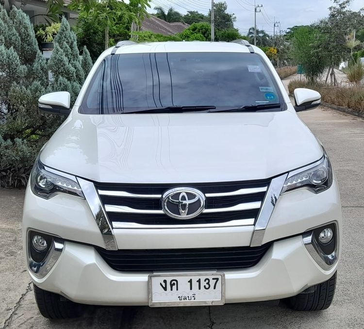 Toyota Fortuner 2017 2.4 V Sedan ดีเซล ไม่ติดแก๊ส เกียร์อัตโนมัติ ขาว รูปที่ 3