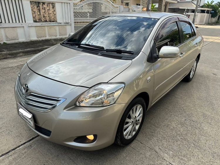 รถ Toyota Vios 1.5 ES สี น้ำตาล