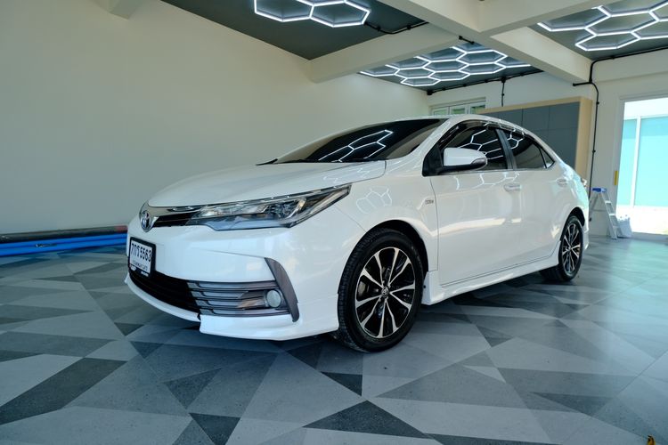 Toyota Altis 2018 1.8 S Sedan เบนซิน ไม่ติดแก๊ส เกียร์อัตโนมัติ ขาว รูปที่ 3