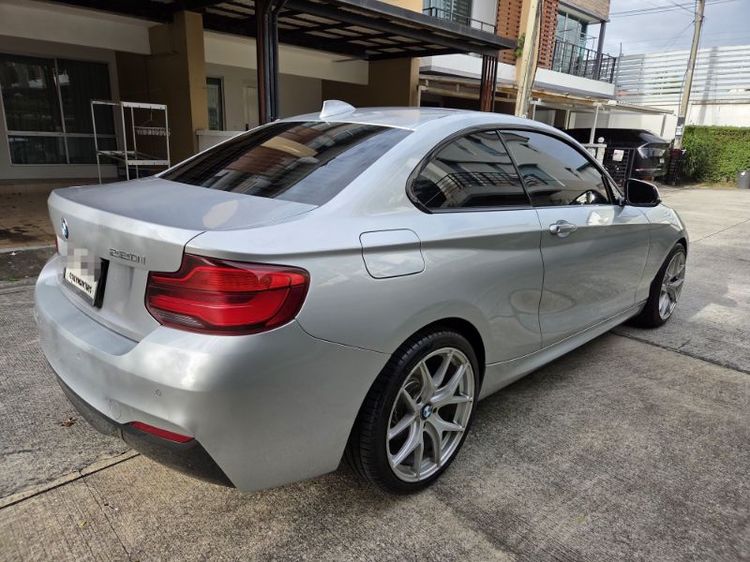 BMW Series 2 2014 220i Sedan เบนซิน ไม่ติดแก๊ส เกียร์อัตโนมัติ เงิน รูปที่ 4