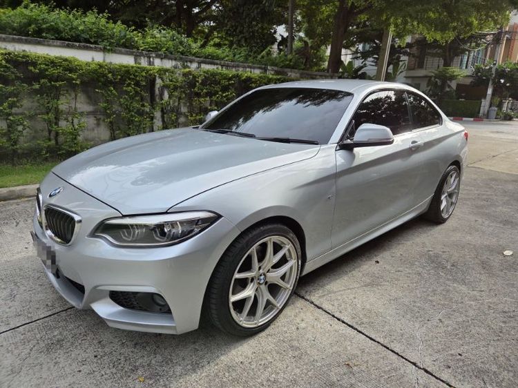 BMW Series 2 2014 220i Sedan เบนซิน ไม่ติดแก๊ส เกียร์อัตโนมัติ เงิน รูปที่ 2