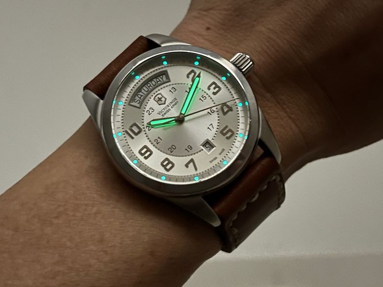 รับเทรด Victorinox Swiss Army Automatic Silver Dial 41mm