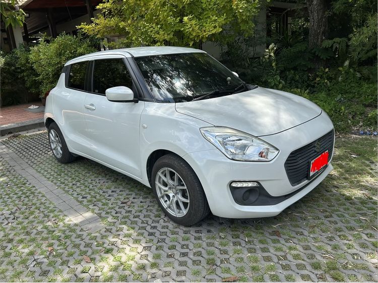 รถ Suzuki Swift 1.2 GL สี ขาว