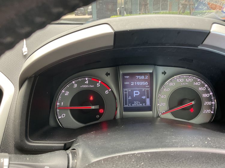รถ Isuzu MU-X 2.5 DVD สี ขาว