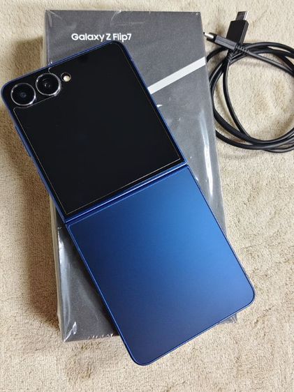 Samsung Galaxy Z Flip7 12/512GB สีน้ำเงิน สภาพนางฟ้า Care+ ถึง เดือนพฤศจิกายน 2569เครื่องศูนย์ สภาพดี พร้อมใช้งาน สายชาร์ตแท้