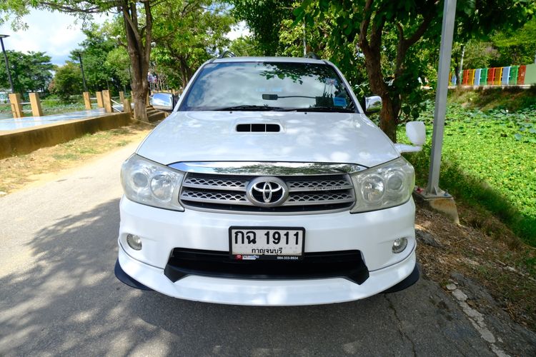 Toyota Fortuner 2011 3.0 TRD Sportivo 4WD Utility-car ดีเซล ไม่ติดแก๊ส เกียร์อัตโนมัติ ขาว รูปที่ 2