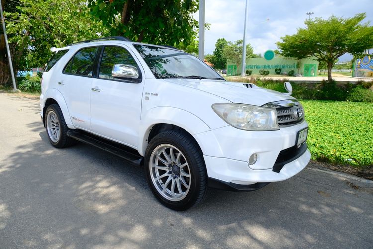 Toyota Fortuner 2011 3.0 TRD Sportivo 4WD Utility-car ดีเซล ไม่ติดแก๊ส เกียร์อัตโนมัติ ขาว