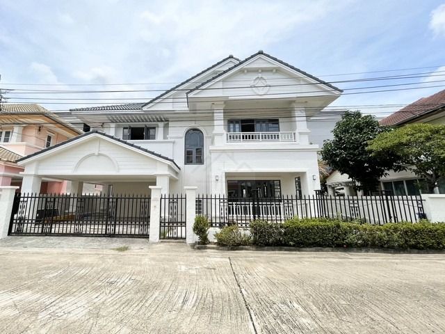 ตกแต่งครบ ให้เช่าบ้านเดี่ยว 2 ชั้น 65 ตรว. 3 ห้องนอน บ้านกรองทอง พัฒนาการ 32 ใกล้ทองหล่อ 5 กม. เหมาะอยู่อาศัยหรือทำโฮมออฟฟิศ เลี้ยงสัตว์ได้