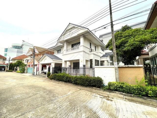 ตกแต่งครบ ให้เช่าบ้านเดี่ยว 2 ชั้น 65 ตรว. 3 ห้องนอน บ้านกรองทอง พัฒนาการ 32 ใกล้ทองหล่อ 5 กม. เหมาะอยู่อาศัยหรือทำโฮมออฟฟิศ เลี้ยงสัตว์ได้ รูปที่ 2