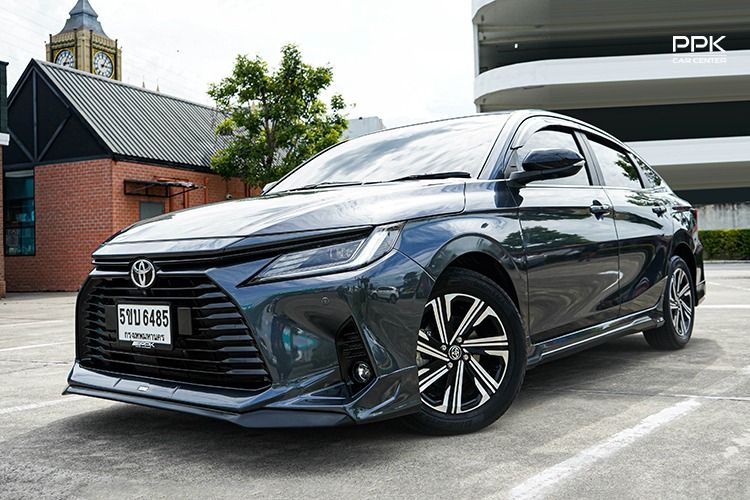 รถ Toyota Yaris ATIV 1.2 Premium Luxury สี เทา